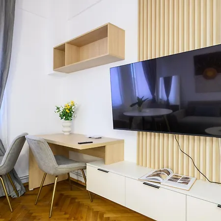 Old Town Nest - Cozy 1br Retreat